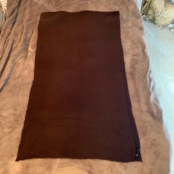 Mainbocker Brown Cashmere Wrap - Picture 4 of 4